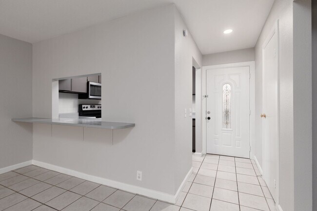Building Photo - Modern 2 Bed, 2 Bath Condo Near UNLV – Prime Central Location!