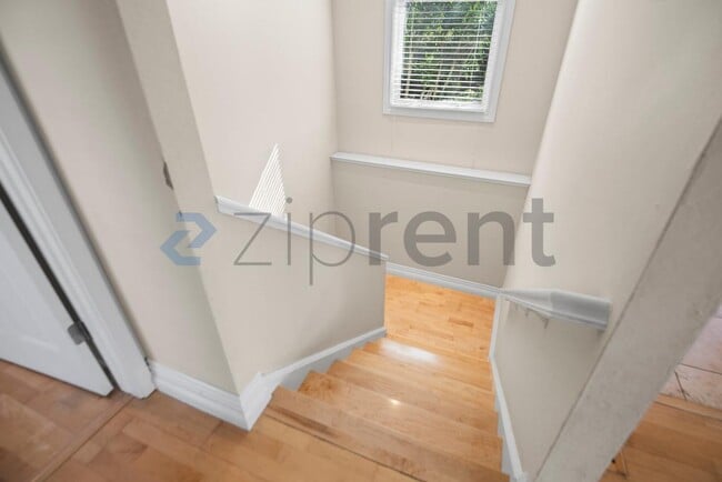 Building Photo - 14541 Oak St