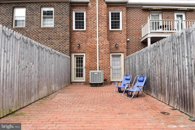 Building Photo - 515 Tobacco Quay