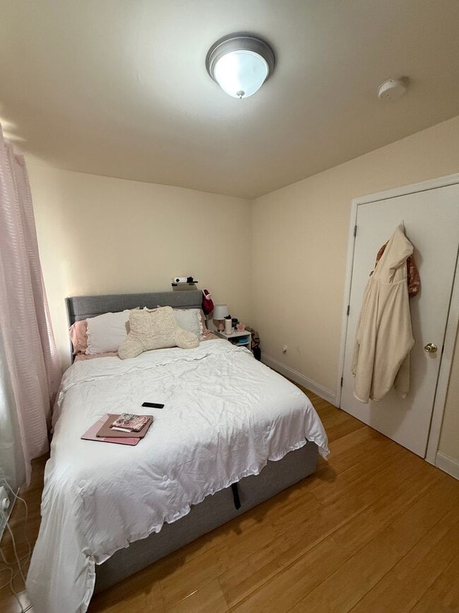 Building Photo - 1630 N Sydenham St