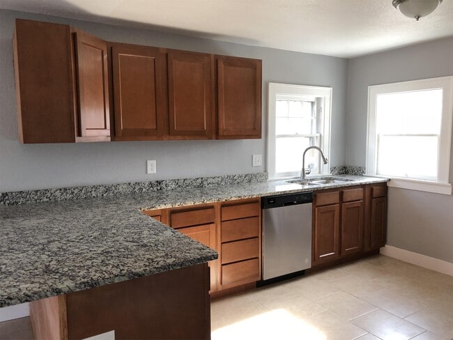 Building Photo - 1312 8th St