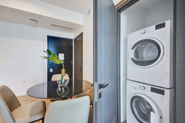 Building Photo - 398 NE 5th St