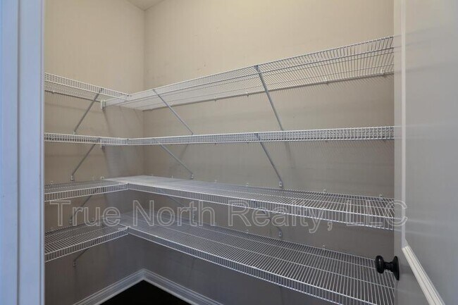 Building Photo - 1412 Leesland Dr