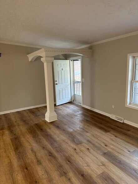 Building Photo - 105 Cherokee Trl