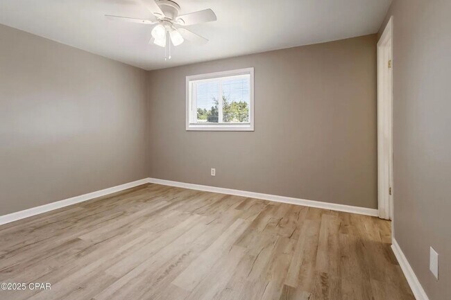 Building Photo - 3 bedroom 2 bath