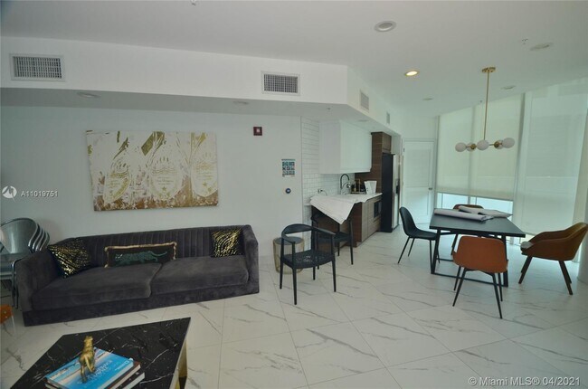 Building Photo - 480 NE 30th St