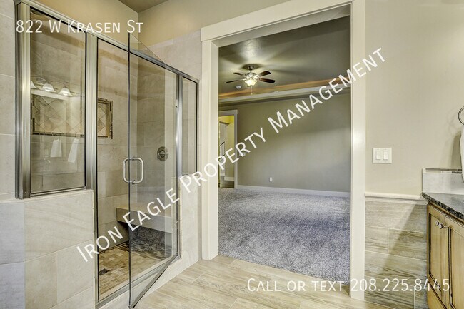 Building Photo - 822 W Krasen St