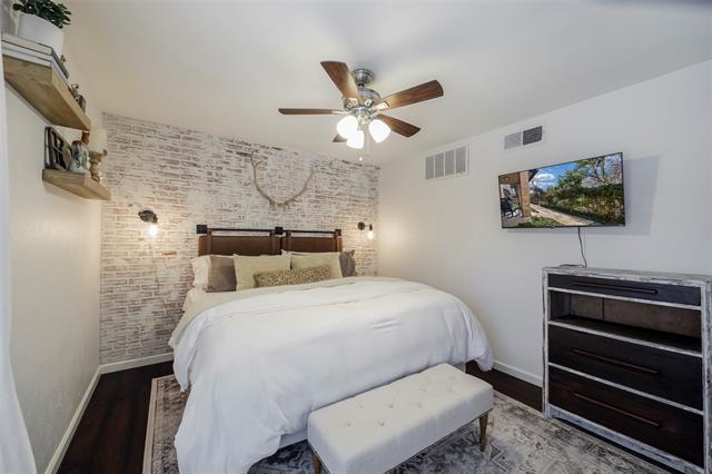 Building Photo - 9910 Royal Ln