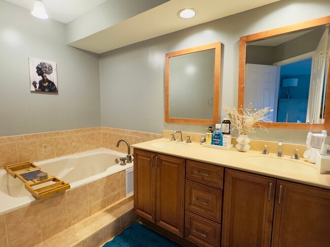 Building Photo - 3832 Charles Ave