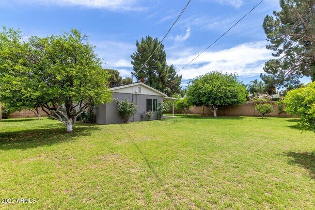 Building Photo - 2030 N 38th Pl