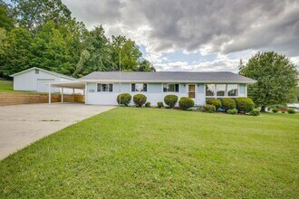 Building Photo - Beautifully updated 3 BR 1 BA home with ex...