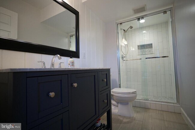 Building Photo - 322 Sugarland Run Dr