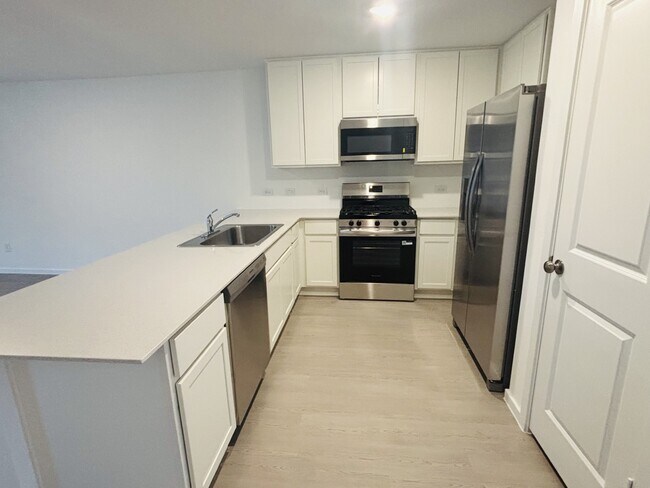 Building Photo - 25425 Carnation Ct