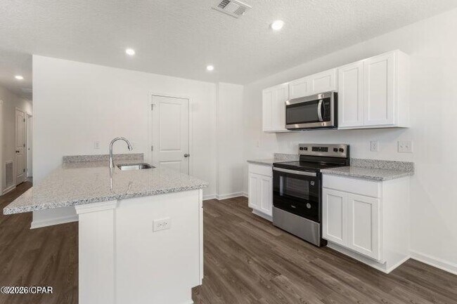 Building Photo - 4123 Pinehurst Ave