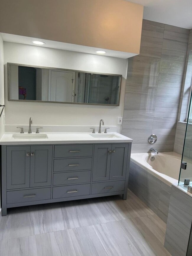 Building Photo - 5076 SW 38th Way