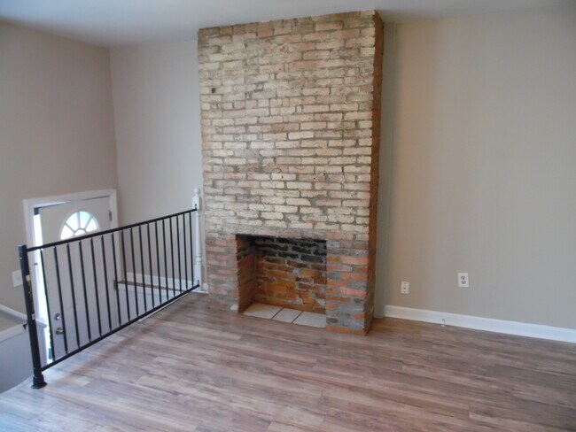 Primary Photo - 105 S 18th St