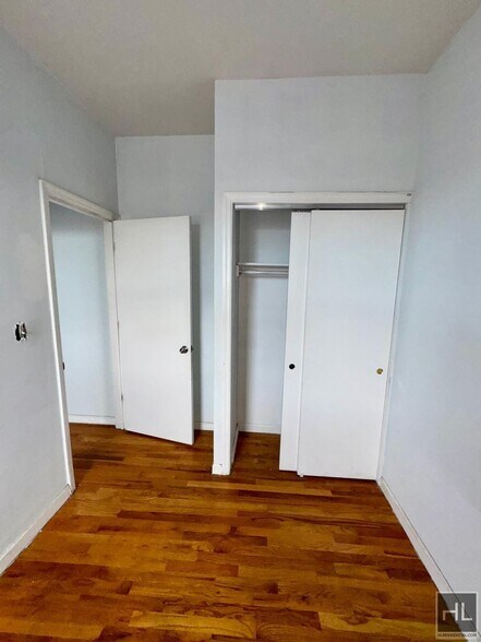 Building Photo - 36 AVENUE