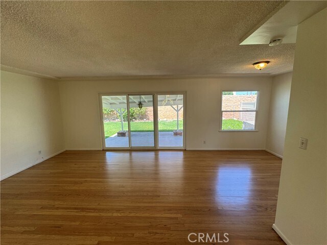 Building Photo - 933 W Autumn Dr