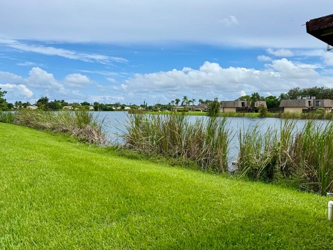 Building Photo - 1301 Waterview Cir