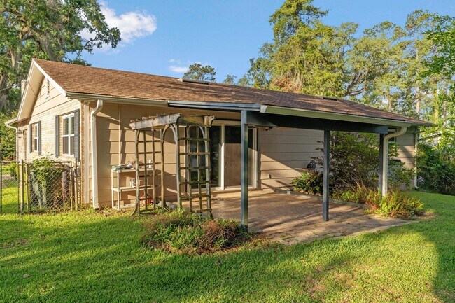 Building Photo - 1230 Hemlock St