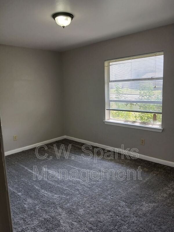 Building Photo - 635 Highfall Dr