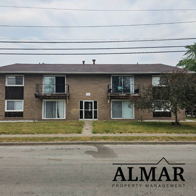 Primary Photo - 801 Fifth St (XXX 2)