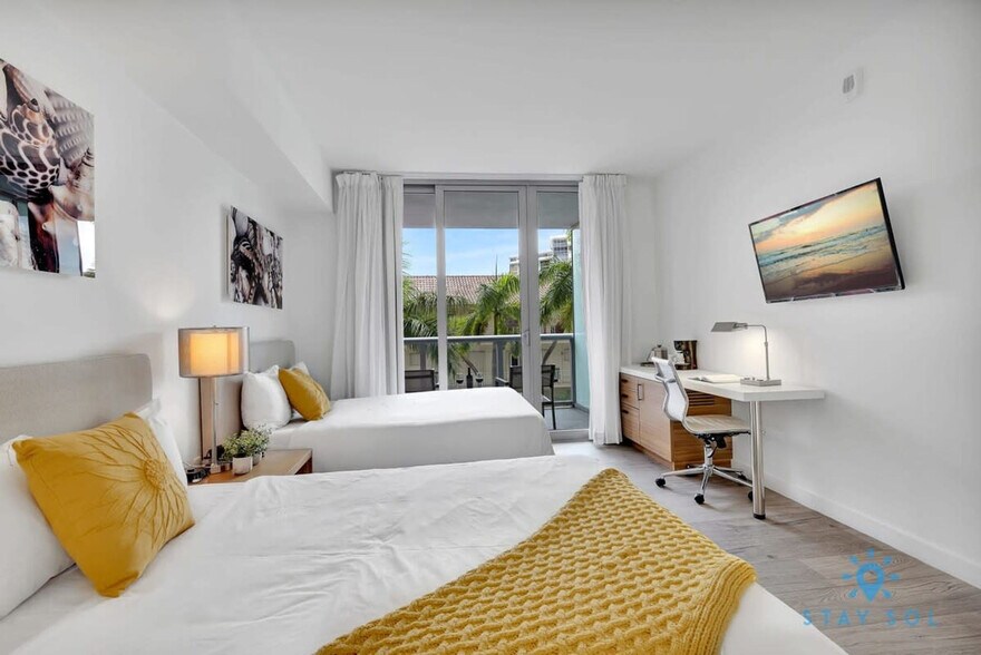 Building Photo - 2602 E Hallandale Beach Blvd