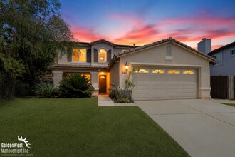 Building Photo - Bright & Spacious 4Bdm and 3Ba Home in Escondido!