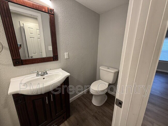 Building Photo - 620 S Zunis Ave