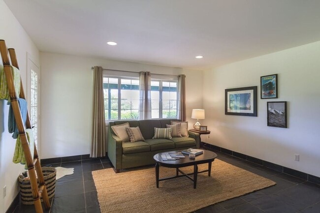 Building Photo - Estate on 1 acre 3 bedroom 2.5 baths and attached 2 car garage