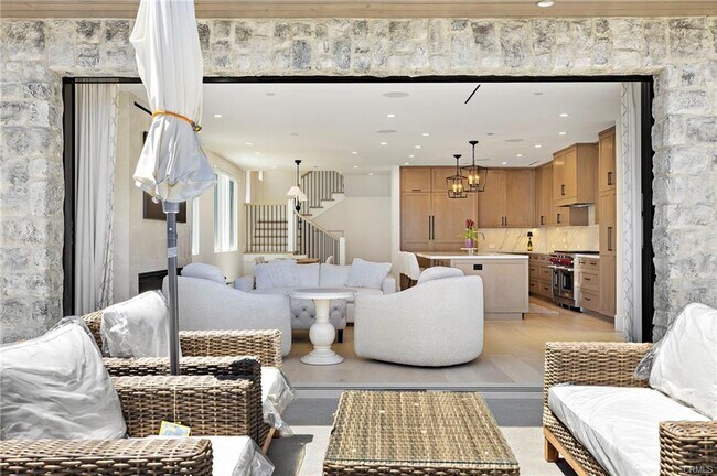 Building Photo - 509 Carnation Ave