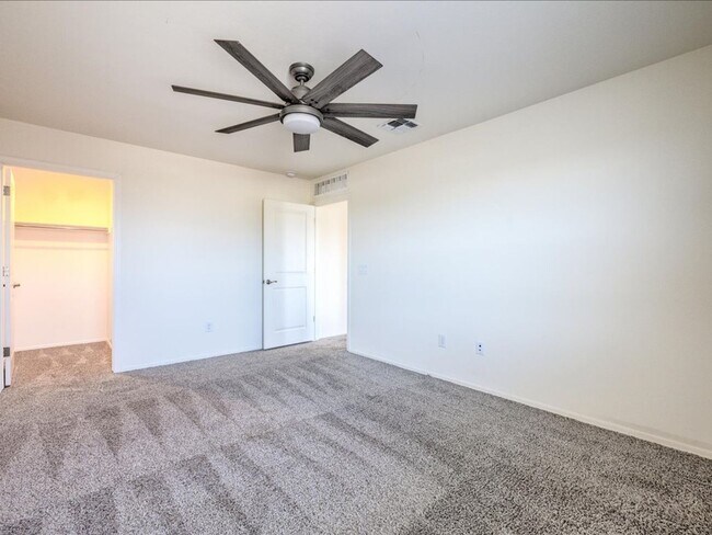 Building Photo - 11328 S Weismann Dr