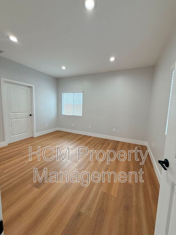 Building Photo - 5235 Bellflower Blvd