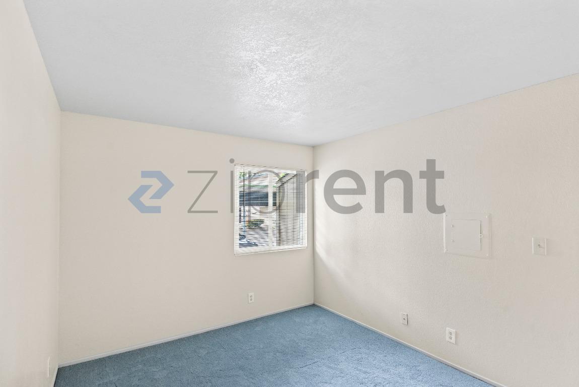 Building Photo - 1185 Meadow Ln