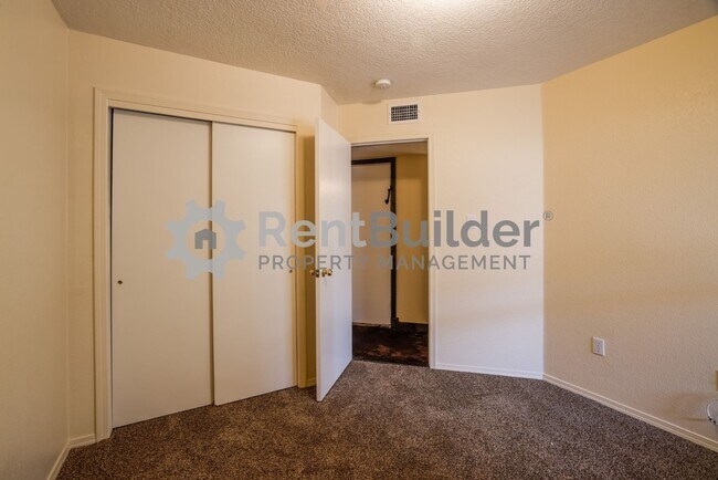 Building Photo - *** LEASE PENDING *** Please apply at your...