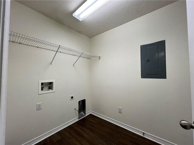 Building Photo - 8450 N Kendall Ct