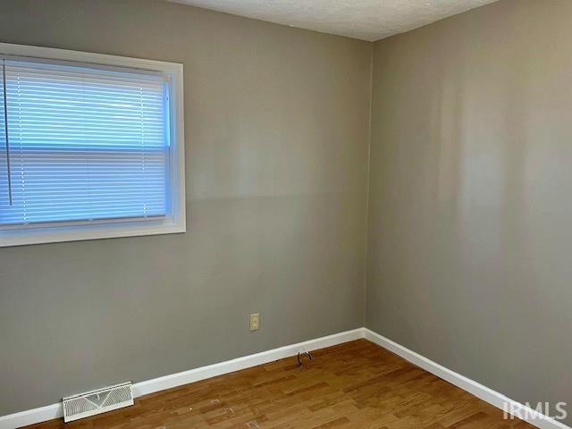 Building Photo - 904 Parkview Dr