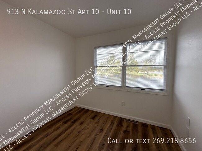 Building Photo - 913 N Kalamazoo St