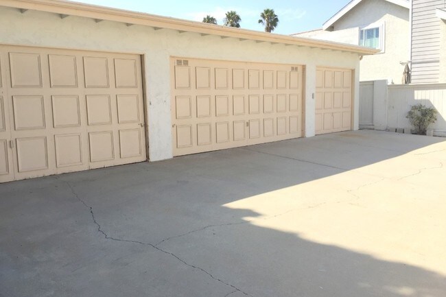 Enclosed Garages - 3305 Green Ln