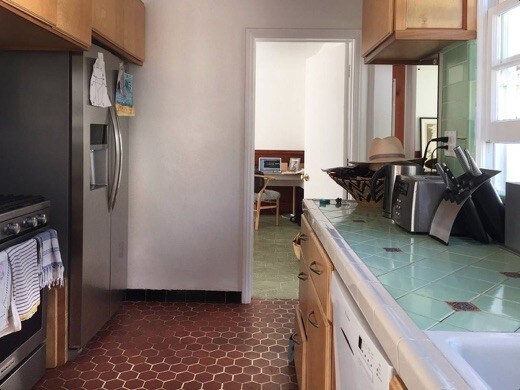 Kitchen - 615 Pico Pl S