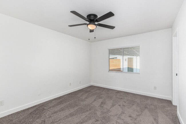 Building Photo - Amazing 3 bed 2 bath home with large backyard