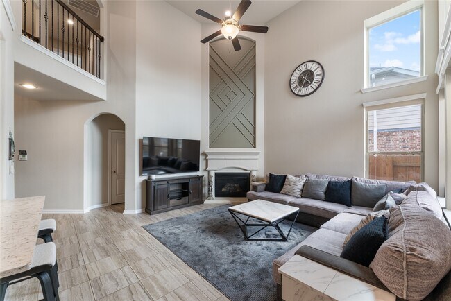 Building Photo - 6207 Rosehill Harvest Loop