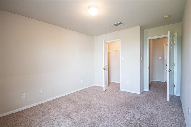 Building Photo - 9215 Pioneer Forest Dr