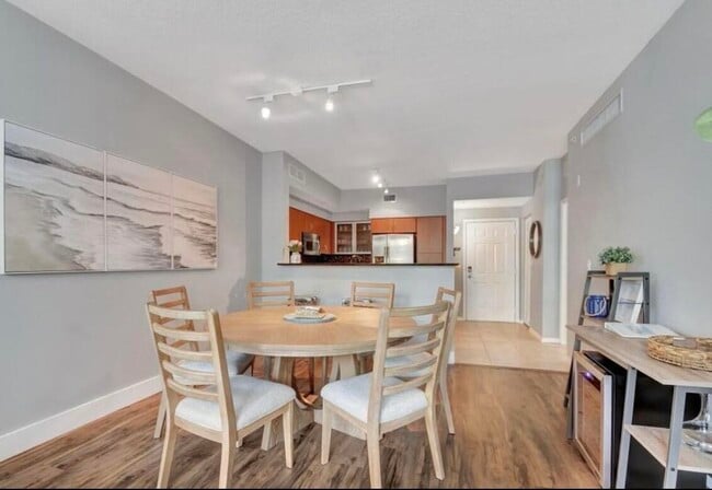 Building Photo - 804 E Windward Way