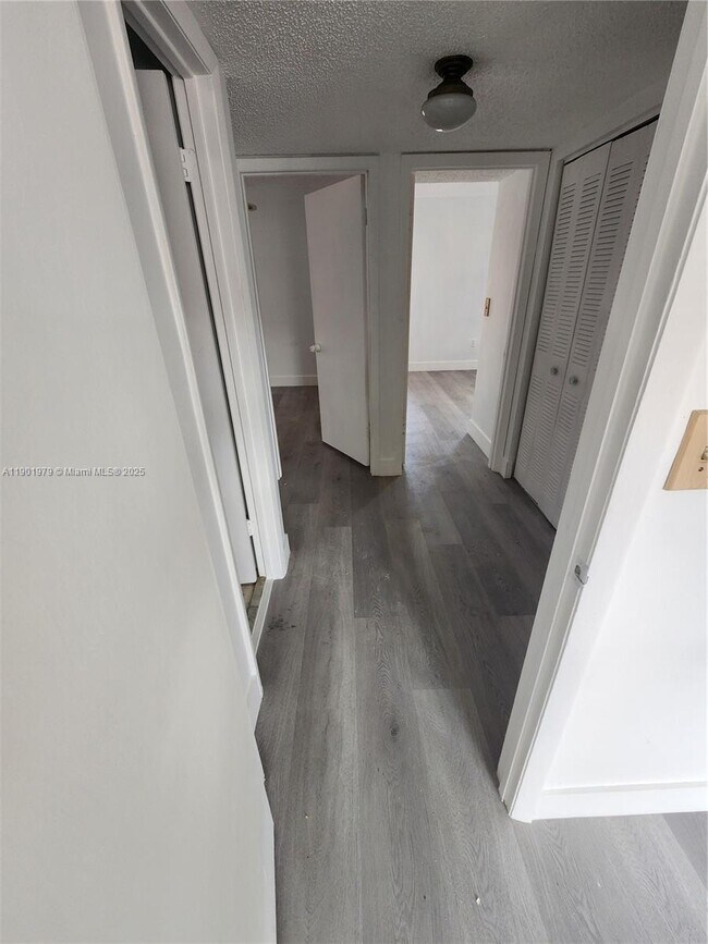 Building Photo - 4505 W 15th Ave