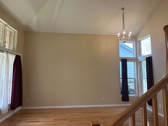 Building Photo - Beautiful 3 Bed + Bonus Room, 2.5 Bath Home!