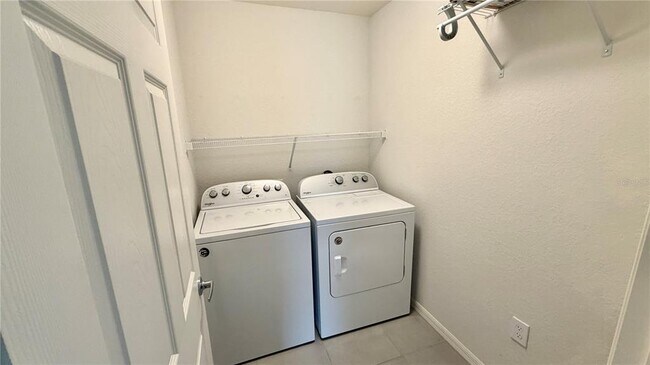 Building Photo - 332 Cascara Ln