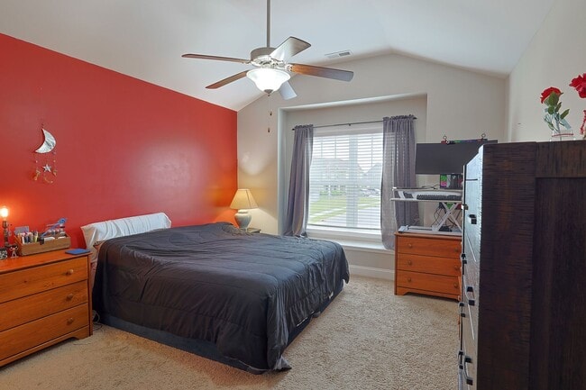 Building Photo - NEW LISTING!!!!!