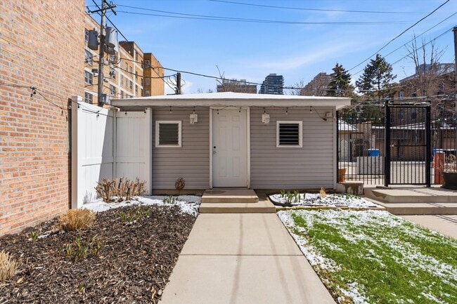 Building Photo - 5739 N Winthrop Ave