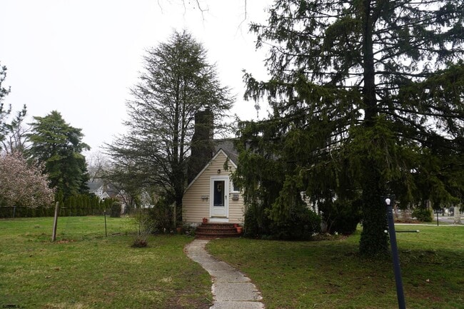 Building Photo - 101 W Meyran Ave